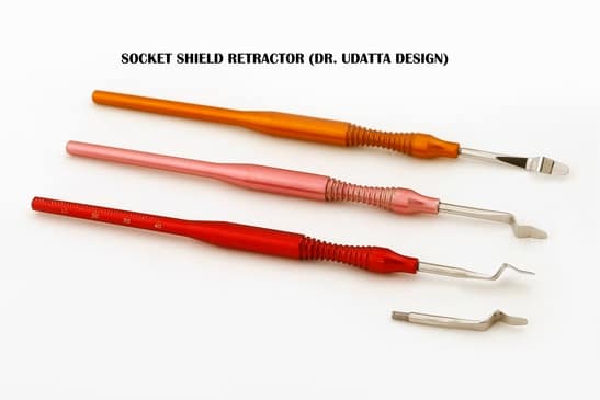 Socket Shield Retractor